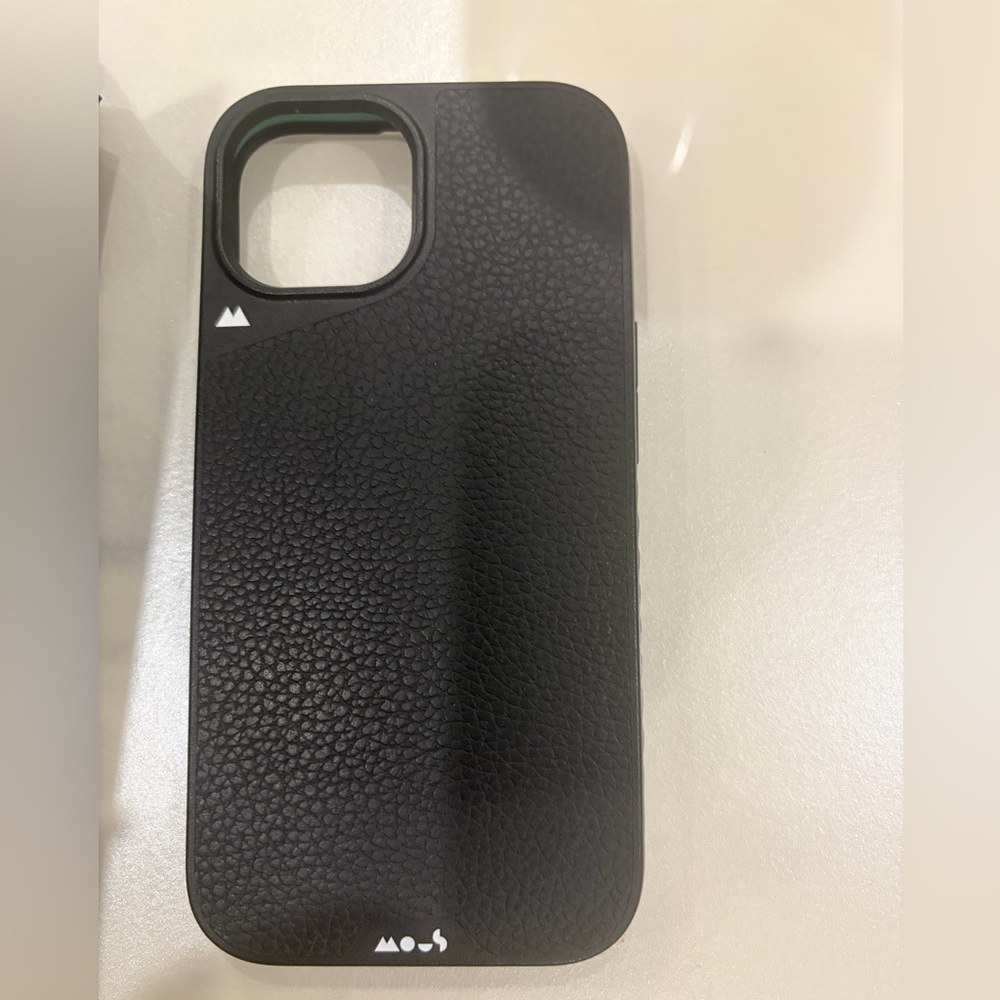 Mous-Black Protective Phone Case for iPhone 15